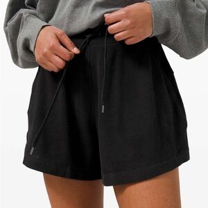 Lululemon Mellow In High-Rise Short 5" *Waffle. Black size 6